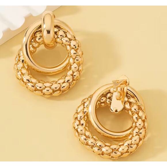 Trendy 1 1/4" clip on large textured loose knot shiny gold earrings - Picture 3 of 4